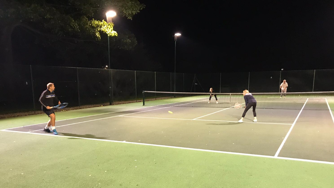 Fllodlit tennis courts