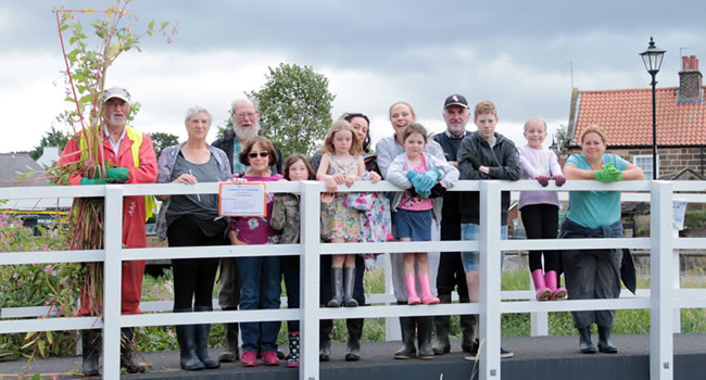 great-ayton-positive-volunteer-turnout-for-big-river-clean