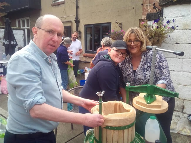 Great Ayton apple pressing community event