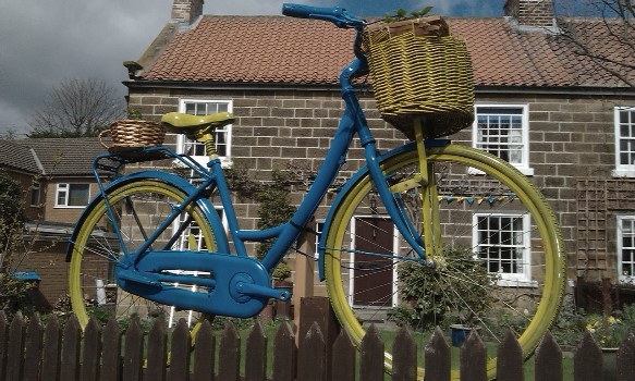 great-ayton-the-blue-and-yellow-bikes